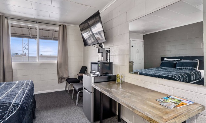 Colville Hotel | Selkirk Motel