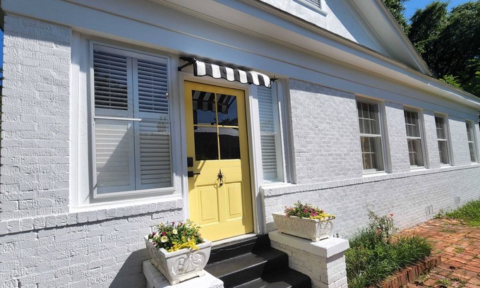 Selma House | Selma Cottage Right In Middle of Historic District