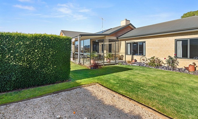 Spring Creek House | Selmes Sanctuary - Blenheim Holiday Home