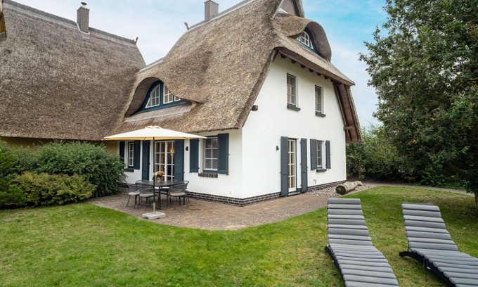 Neuhaus House | Semi-detached house Villa an der Düne in the Baltic seaside resort of Dierhagen