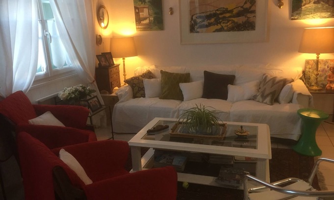 Le Bois-Plage-en-Re Apartment | Semi-detached house on one side with a charming 75m2 apartment in the village