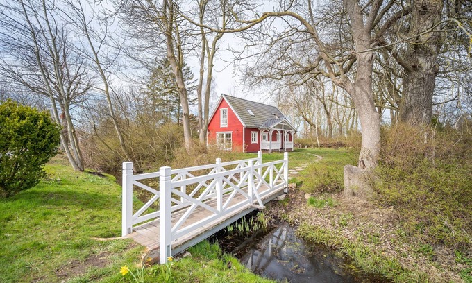 Altenkirchen House | Semi-detached house with quiet terrace surrounded by greenery - 4.5 km to the beach