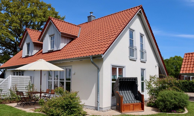 Rosenhagen House | Semi-detached house " Seestern " on the Baltic Sea, fireplace, sauna, free WLAN -SEASIDE-