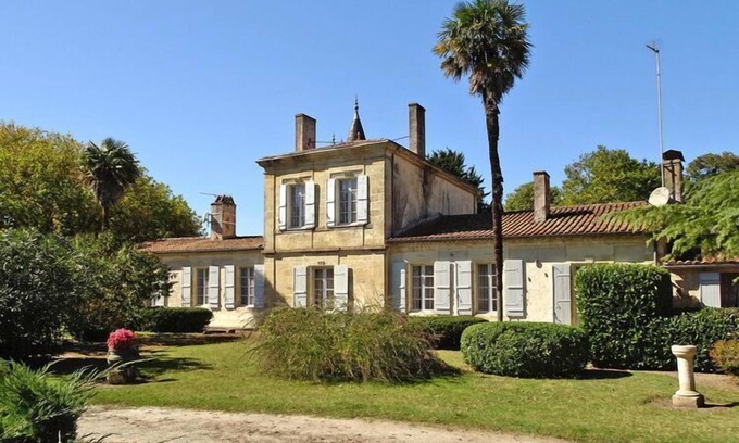 Talais House | Semi-detached house on a vineyard, Talais