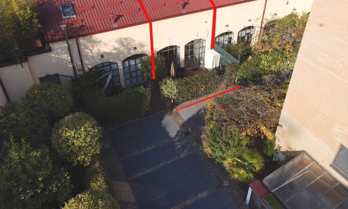 Ghisolfa House | Semi detached loft in quiet courtyard, with private patio.