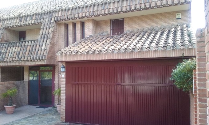 Torrelodones Ski Chalet | SEMI-DETACHED VILLA WITH INDIVIDUAL SWIMMING POOL IN TORRELODONES FREE WIFI, BARBECUE