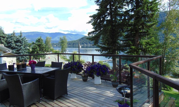 Blind Bay House | Semi Waterfront 4 Bedroom Home
