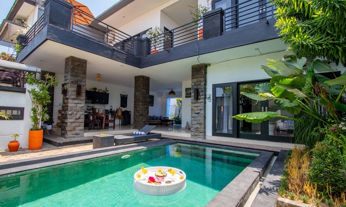 Raya Kuta Villa | Seminyak - Amazing Rooftop - Private Huge Pool + PS5