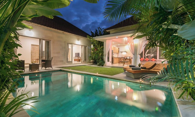 Batubelig Villa | Seminyak Tropical Private 2BR Villa 650m to Beach
