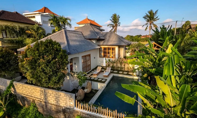 Singakerta Villa | Semiramida Villa by EVDEkimi – Elegant 2BD w/pool, open-air bath, patio - Long stay extras