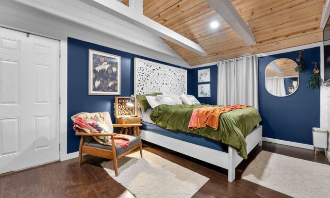 Cape Girardeau House | SEMO Redhawks Campus Home with Hot Tub