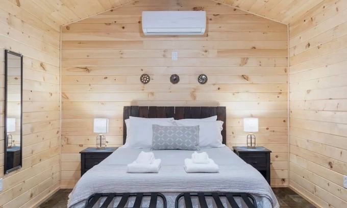 Geneva Cabin | Seneca Hideaway/Sunken Vessel/Hot Tub