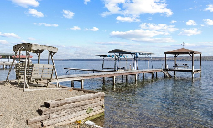 Himrod House | Seneca Lakefront | Hot Tub/Movie Theater/16 guest