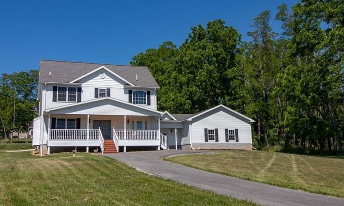 Town of Benton Cottage | Seneca Manor: "Right Along Seneca Lake Wine Trail - Near Geneva!"