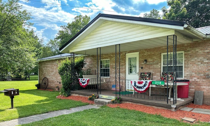 Seneca Rocks Cottage | Seneca Rocks Cottage - The Most Majestic View Available!