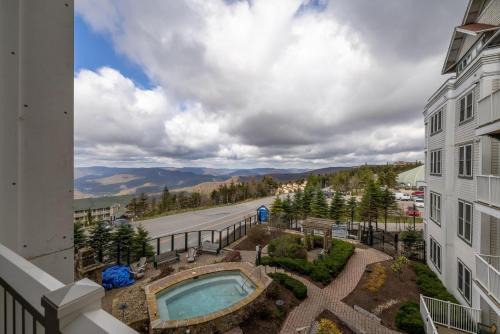 Snowshoe Apartment | Seneca Unit 102