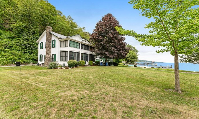 Rock Stream House | Seneca Vintage