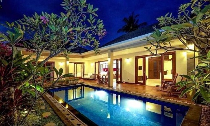 Senggigi Villa | Senggigi Art Market is 1.6 mi from the property.