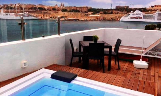 Birgu Apartment | Senglea Studio Penthouse with the summer pool with sea view