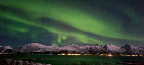 Knarrvika House | Senjavista, near nature, sea and mighty mountains