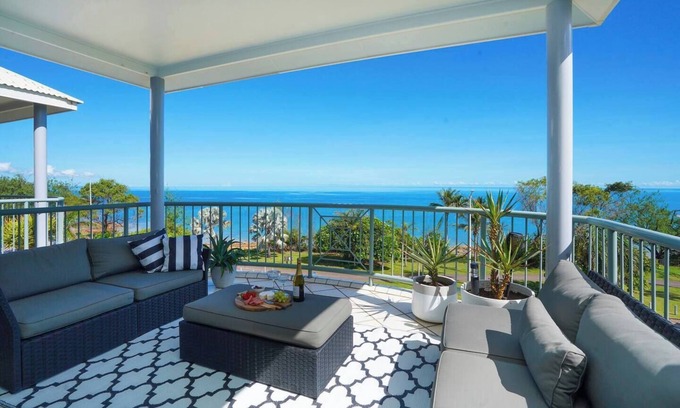 Rapid Creek Apartment | Sensational Sunsets | Ocean Views from Top Floor