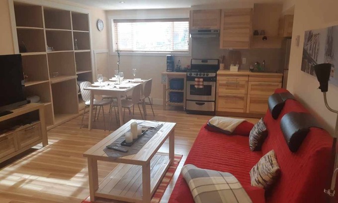 Castlegar Apartment | Sentinel Mountain view Flat, outdoor activities & parks right at your doorstep
