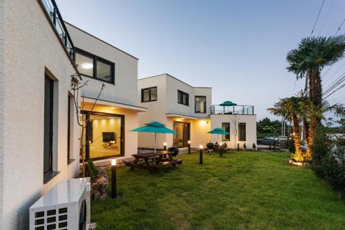 Seogwipo City House | Seogwipo Donnaeco Pension