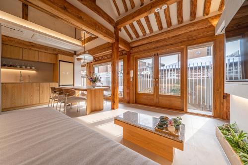 Cheongunhyoja-dong Apartment | Seoul Premium Hanok MemoryStay Hyoja