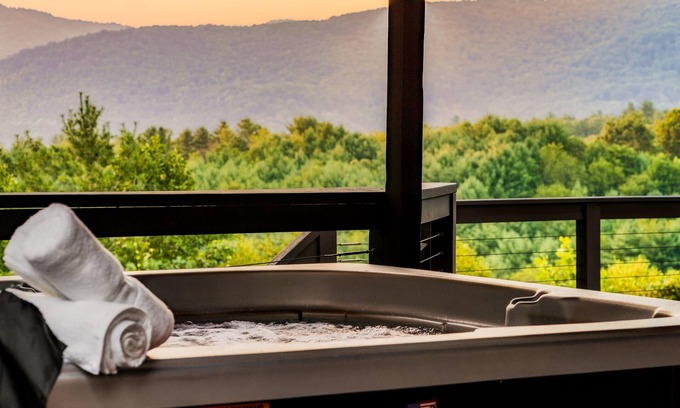 Fairview House | Sep Specials w/Great Views! Heated Pool! Sauna!