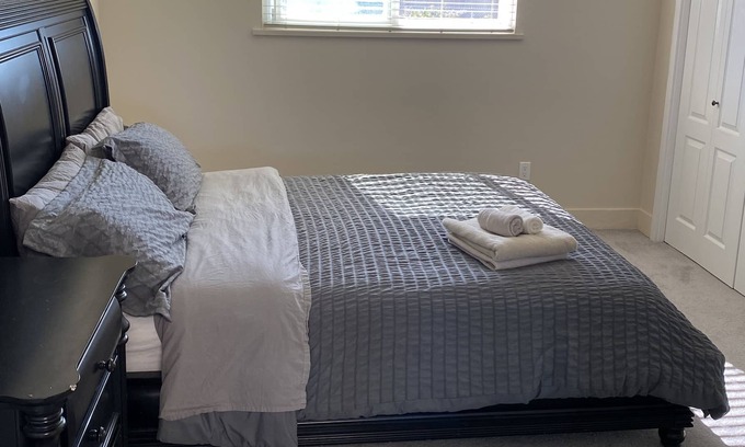 Richmond House | Separate bathroom, spacious and bright bedroom