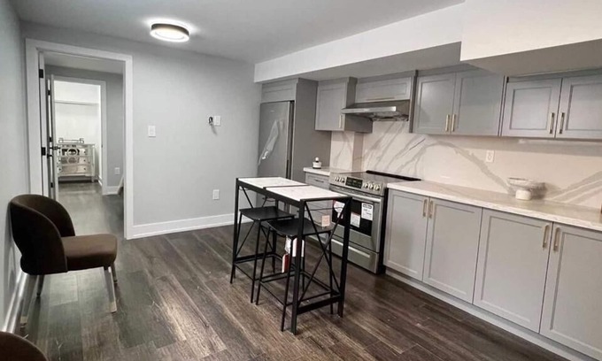 Erin Mills Apartment | Separate entrance heated driveway close to walking trails very private