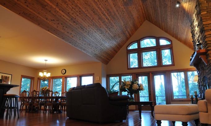 East Kootenay House | Sept Getaway $525! Mountain Views 3800 sqft of luxury! Relax in peace w/Hot tub