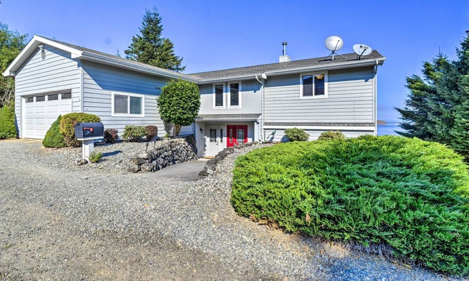 Diamond Point Apartment | Sequim Retreat w/ Views of Protection Island!
