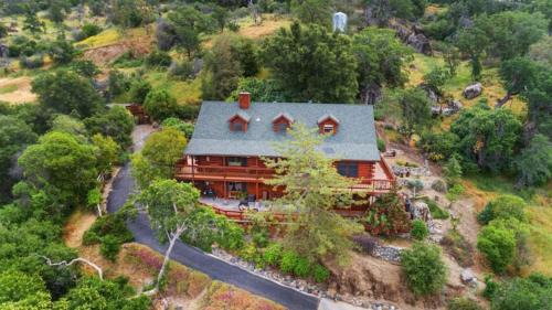 Three Rivers House | SEQUOIA LOOKOUT LODGE