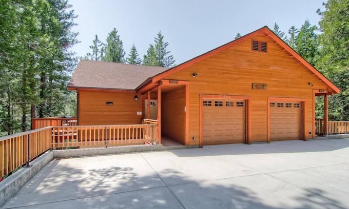 Yosemite West House | Sequoias East