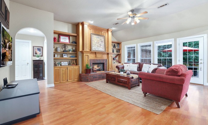 Fayetteville House | Sequoyah Meadows - 13 min to U of A & Pet Friendly