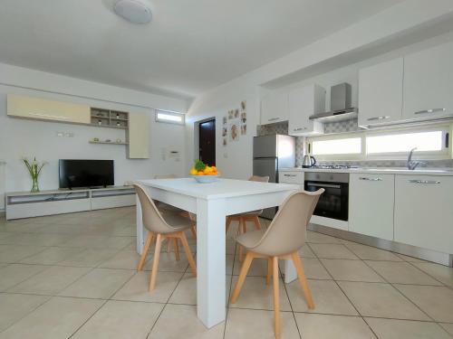 Mondragone Apartment | Serao House, 2 piano in centro