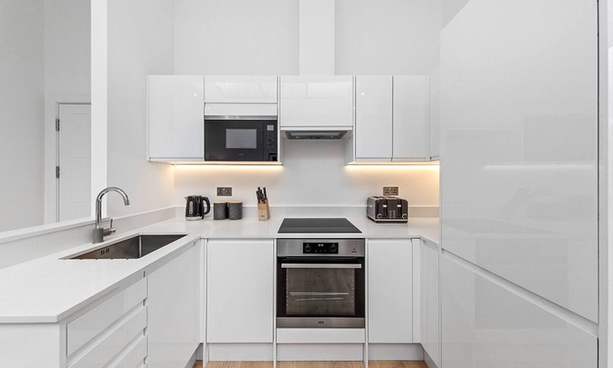 Canbury Apartment | Sercasa ~ Appletree Court ~ Kingston {ocho}