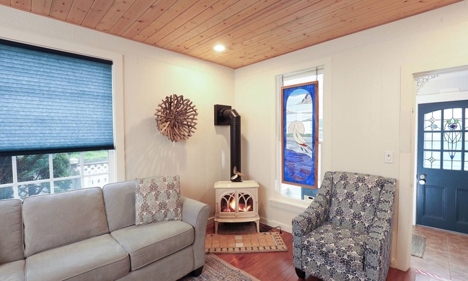 Seaview House | Serendipity- A Historical 1882 Beach Cottage, Built in 1882 Historical 2 bedroom home, Fireplace, An