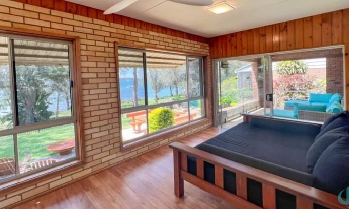 Balcolyn House | Serendipity - Relaxing lakefront escape