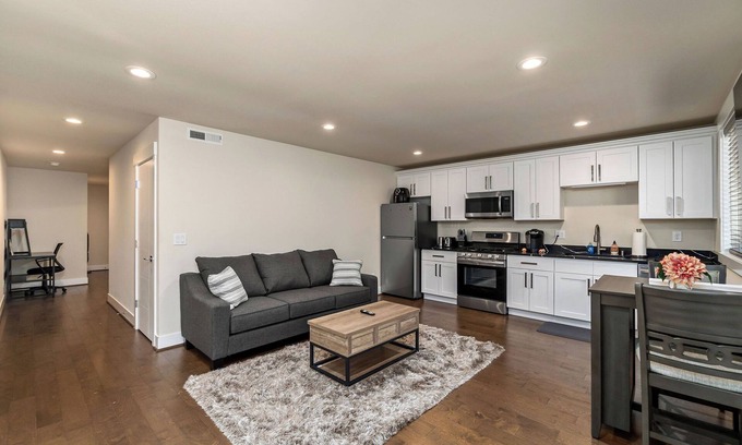 Highline Apartment | Serene 1 bedroom, 1 bath in Seattle