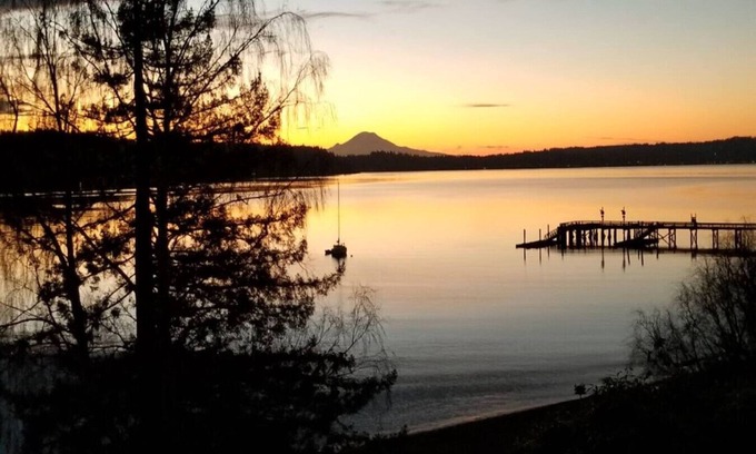 Bremerton House | Serene 2BR Waterfront Retreat in Garden Setting