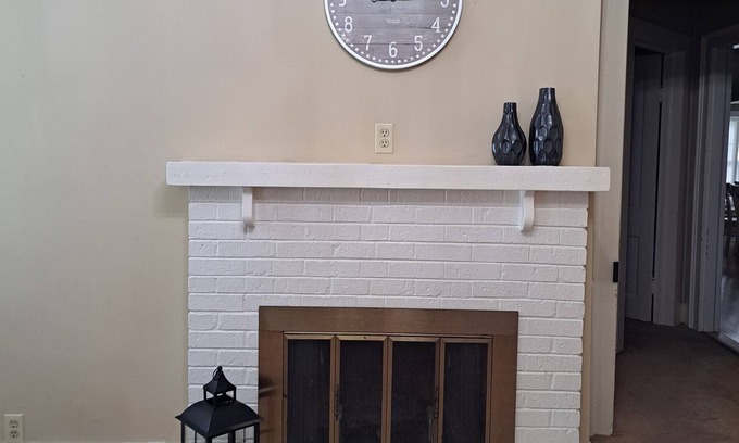 Whiteville Apartment | Serene 3-bed, 3-bath apartment with AC in charming Whiteville