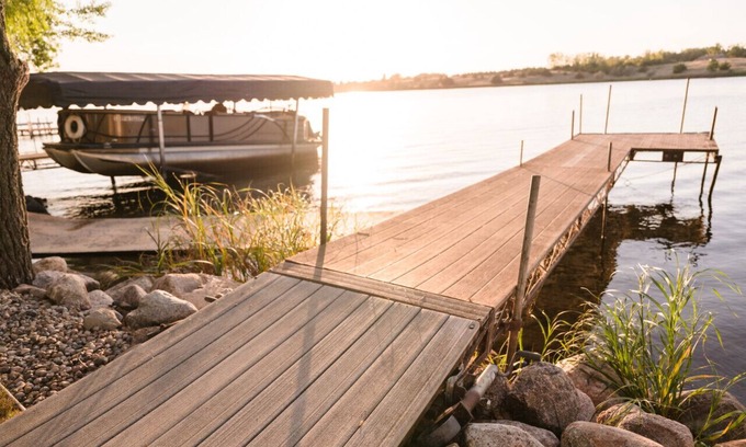 Aberdeen House | Serene 3-Bedroom Getaway with Stunning Lake Views