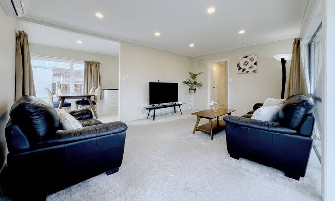 Pakuranga House | Serene 3 Bedroom Home in Pakuranga