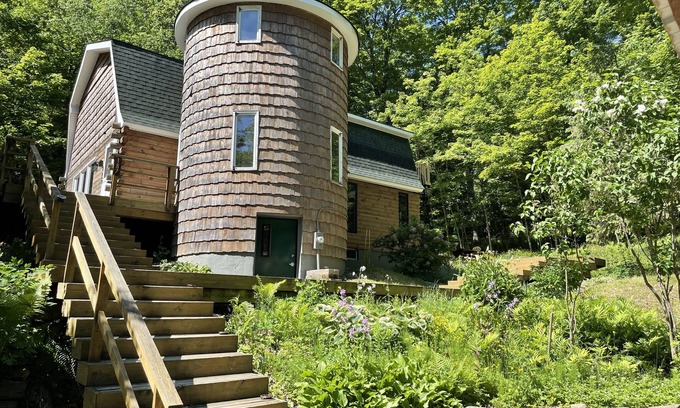 Berne Cabin | Serene 3 bedroom lake cabin with fireplace
