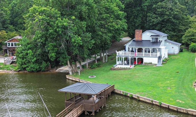 Southmont House | Serene 3-bedroom lakefront house on High Rock Lake, Lexington NC