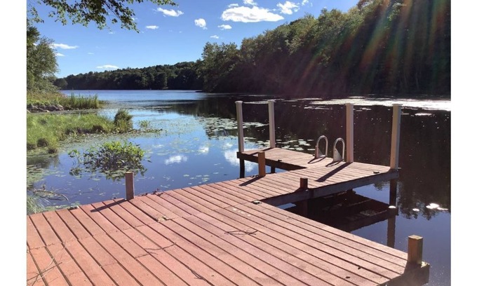 Woodstock House | Serene 4-acre estate on private lake with hot tub