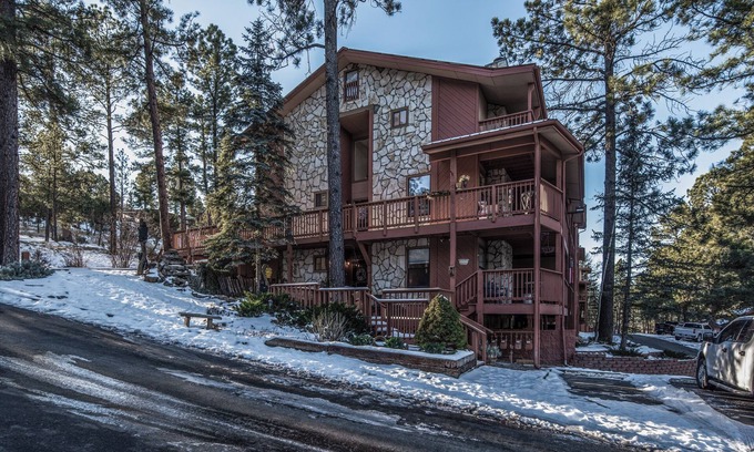 Ruidoso Condo | Serene 4-bedroom Cabin/Condo & THEATER ROOM! Near downtown, restaurants, & parks