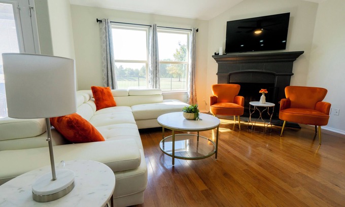 McKinney House | Serene 4-bedroom house with BBQ, 5-TVs in McKinney facing Park & Pond sleep 12